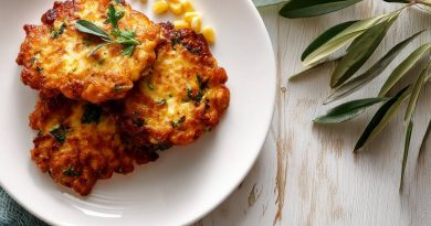 Cheesy Mais Fritters