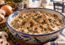 Champignon-Rahmsauce wie im Restaurant in handgemachter blau-weißer Keramik