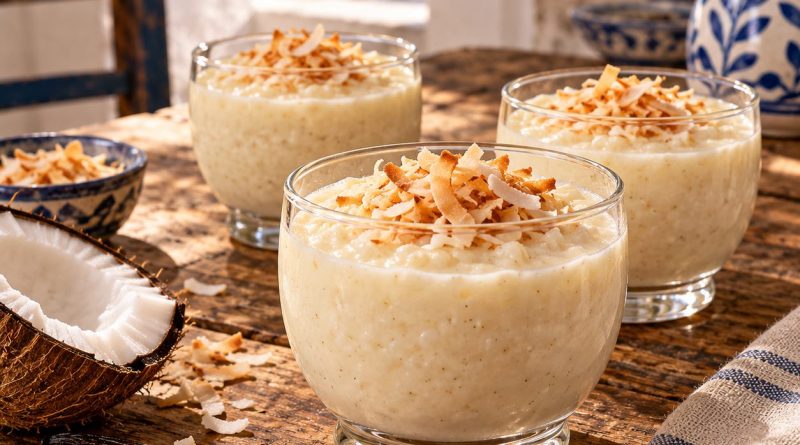 Kokos-Vanillepudding in Dessertgläsern